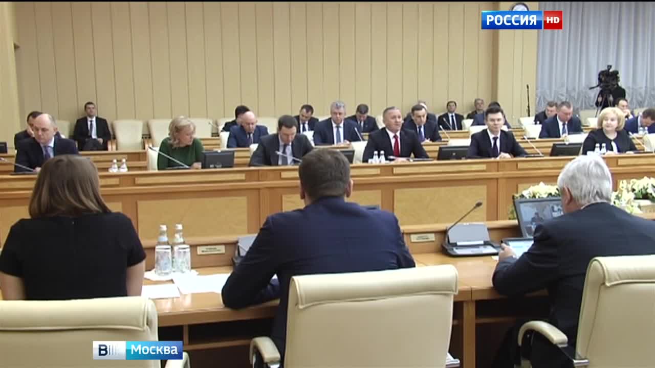 В Подмосковье увеличат зарплаты младшего медперсонала, соцработников и учителей