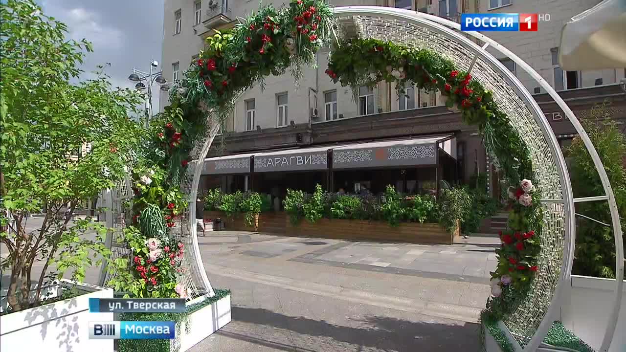 На обновленной Тверской начали открываться летние веранды