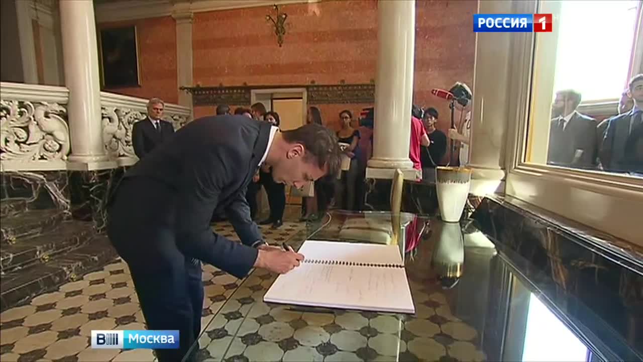 Итальянское посольство в Москве открывает книгу соболезнований жертвам землетрясения