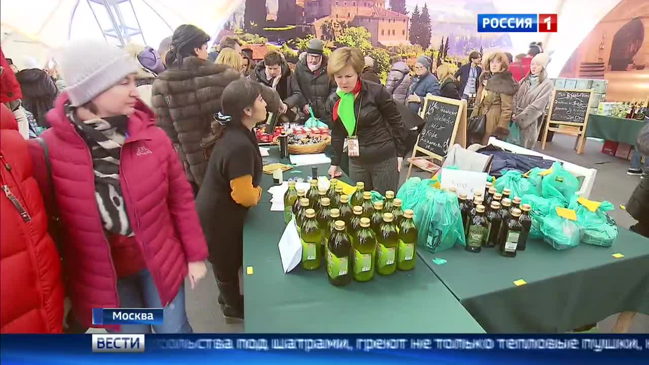 Кухня, одежда и сувениры: москвичи окунулись в атмосферу итальянского Рождества