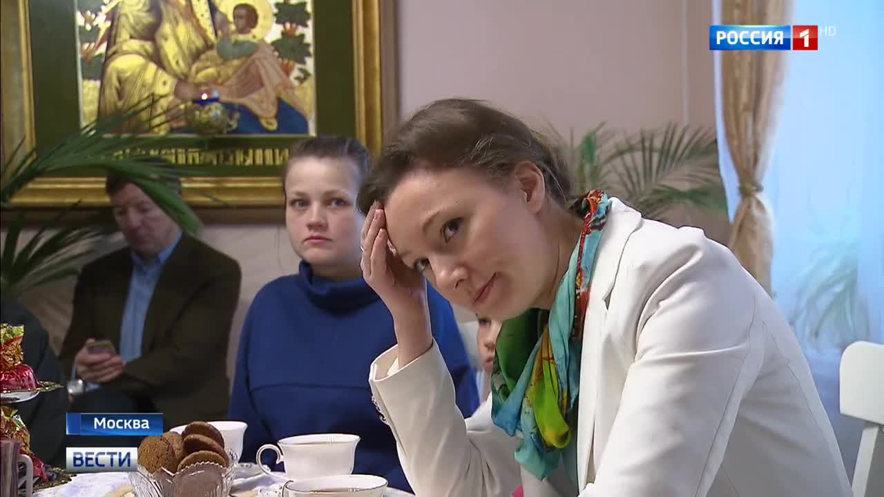 Детский омбудсмен Анна Кузнецова побывала в московском "Доме для мамы"