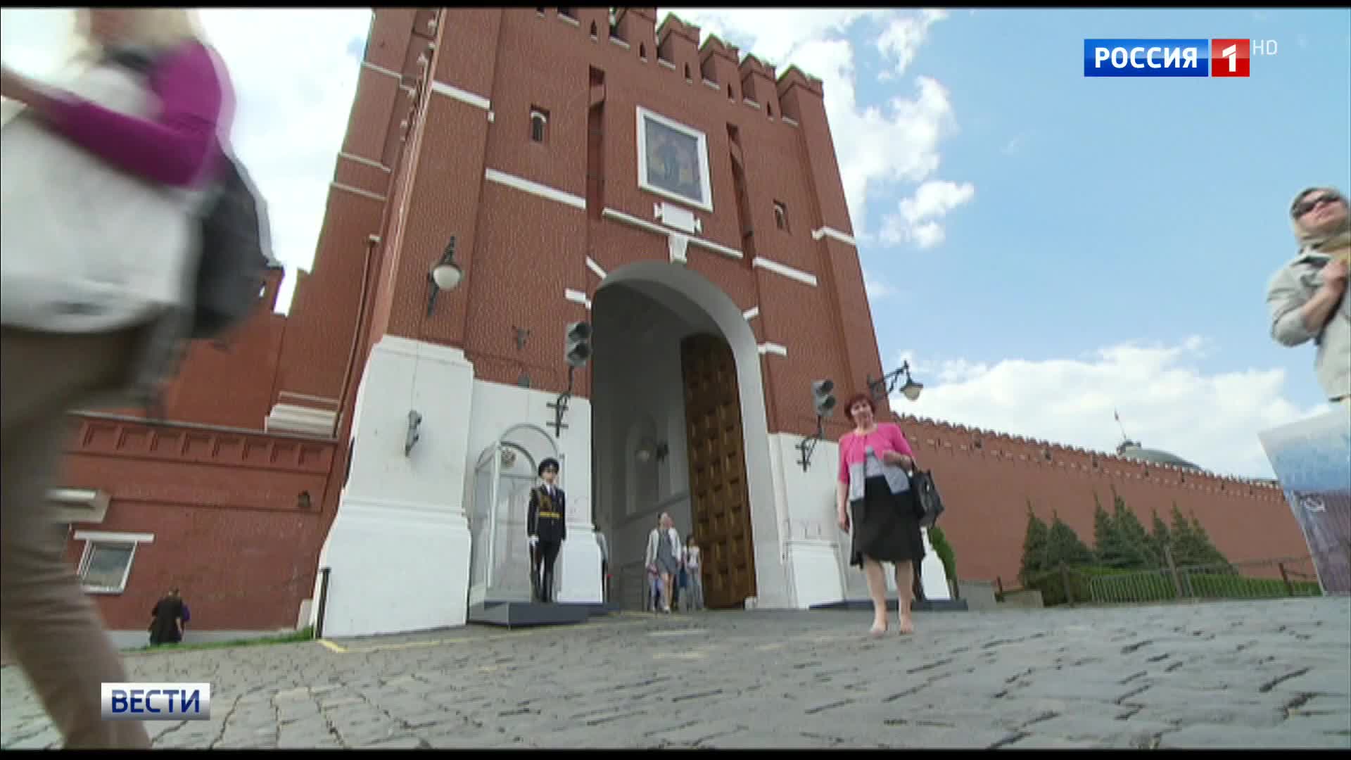 Московский Кремль будет работать на час дольше