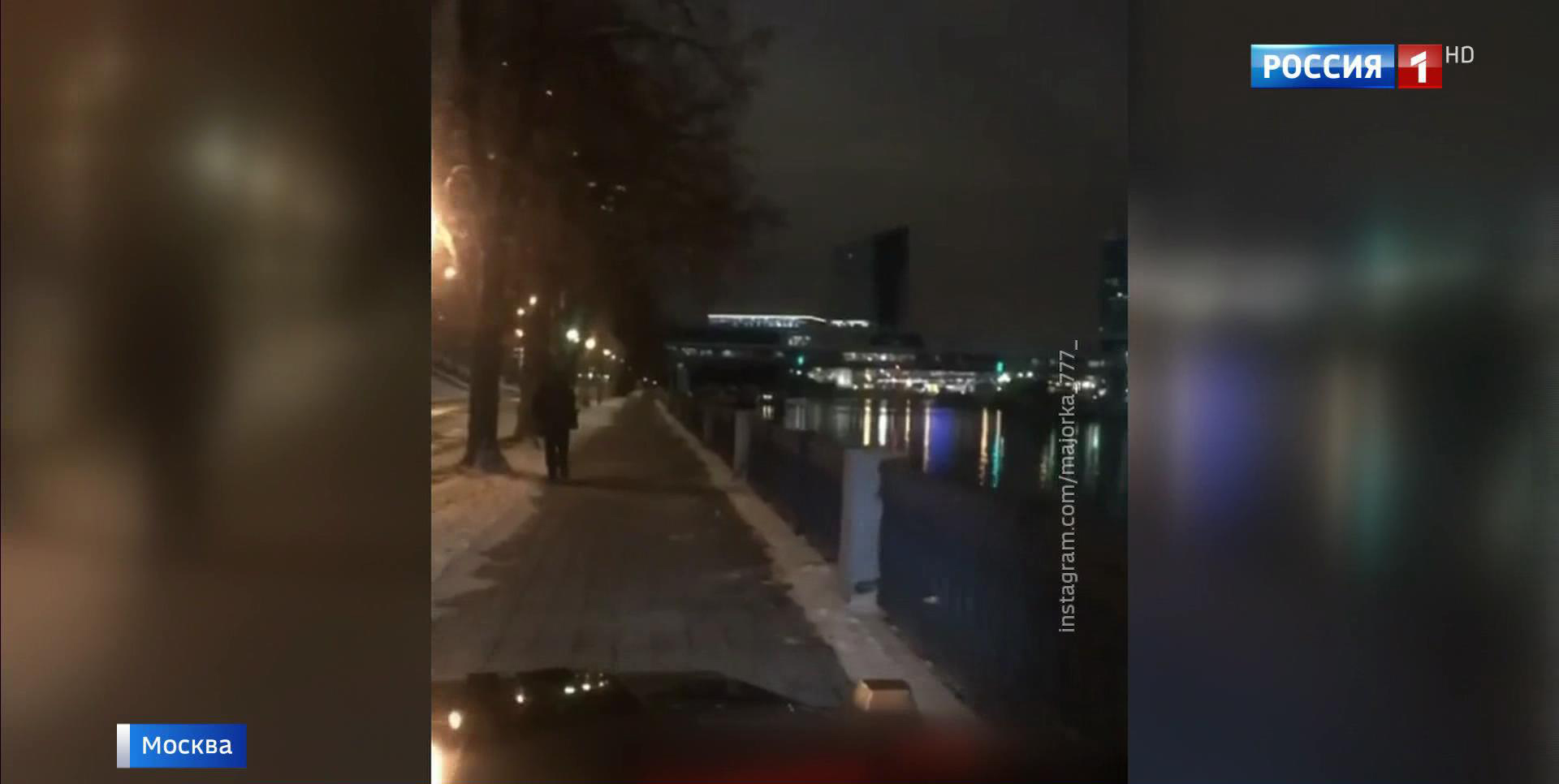 Автохамка на Gelandewagen распугала пешеходов на набережной. Видео