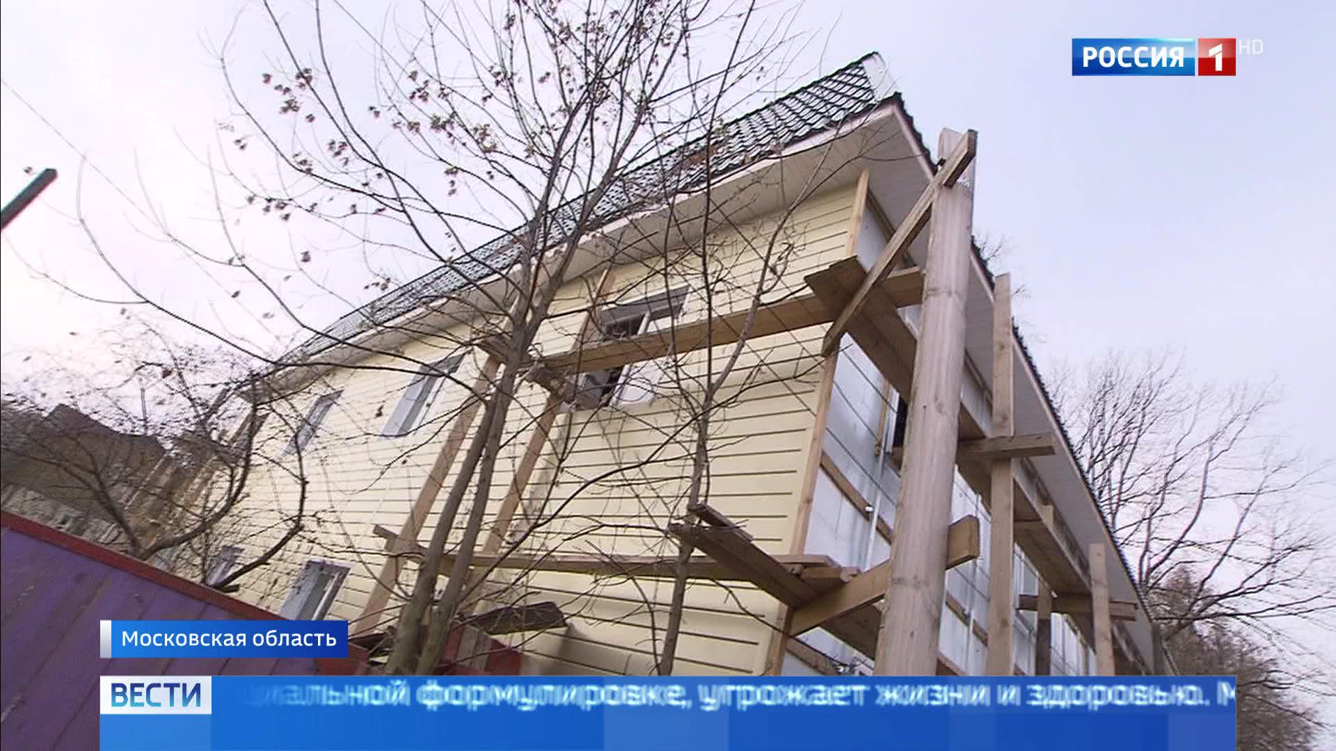 Окна с видом на забор: в Химках разгорается настоящая война между соседями