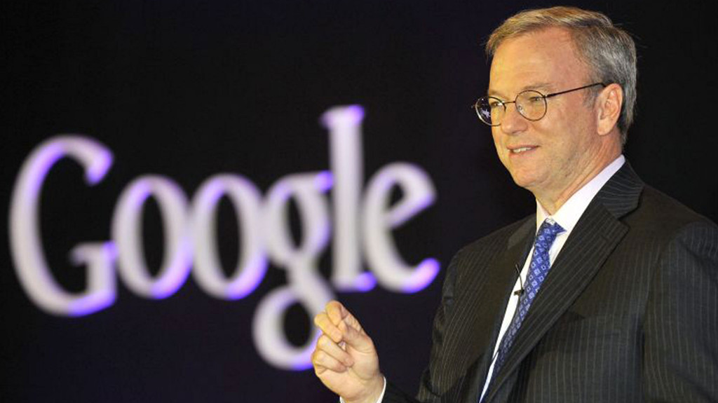 Экс-глава Google назвал соцсети "рупором для идиотов"