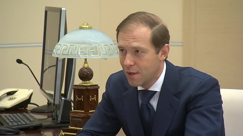 Мантуров рассказал Путину о промышленности и торговле