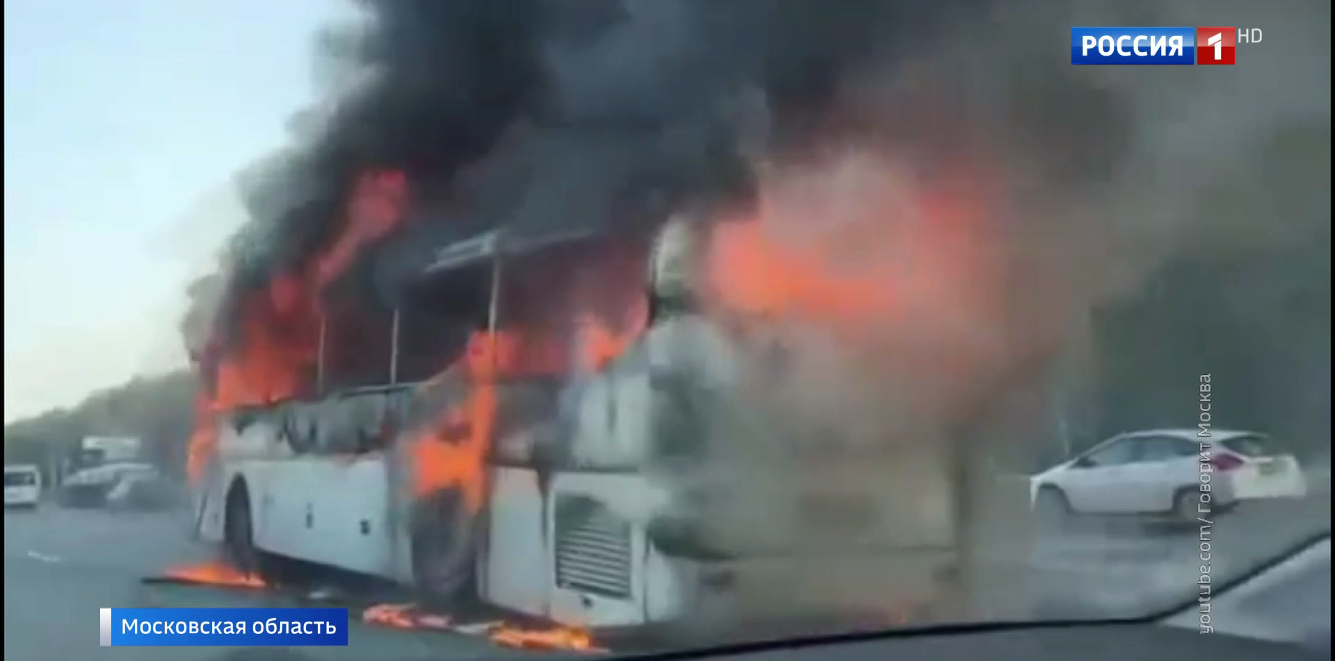 Пожар на трассе М2: горящий автобус попал на видео