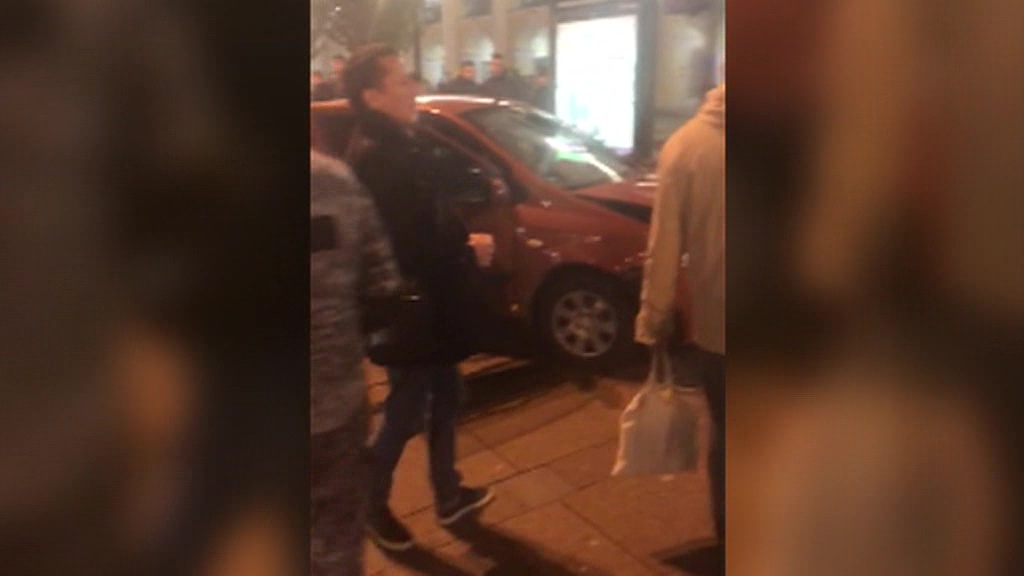 В Санкт-Петербурге автомобиль вылетел на остановку