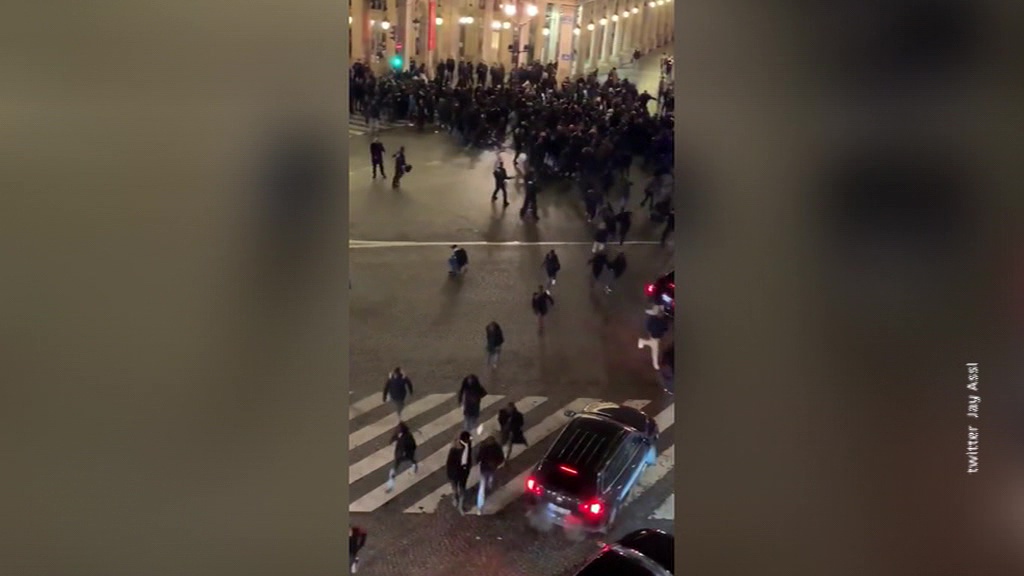 Нелегалы сорвали спектакль в театре "Комеди Франсез"