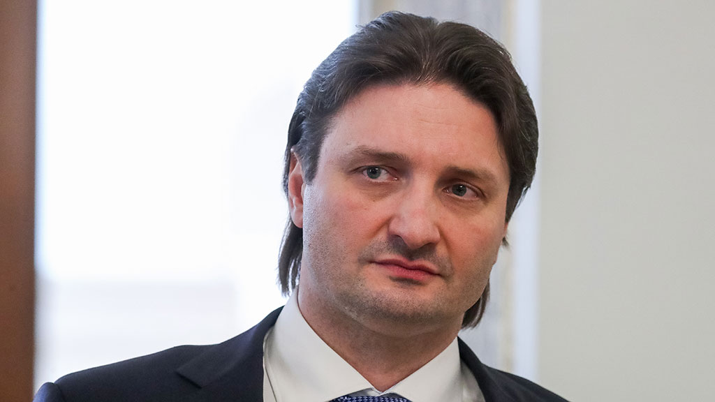 "Опять смогу поднимать льва": Эдгард Запашный перенес операцию на позвоночнике
