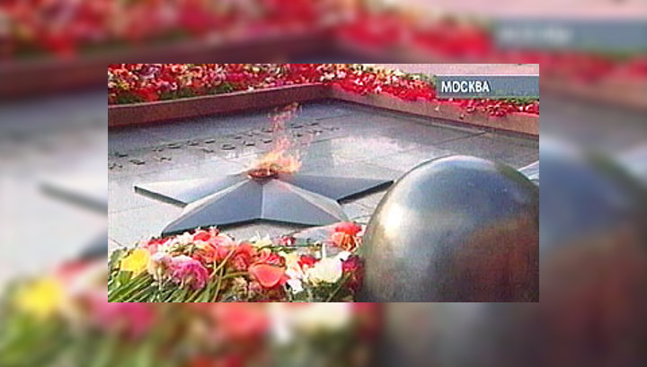 Россияне почтили память погибших в войне минутой молчания