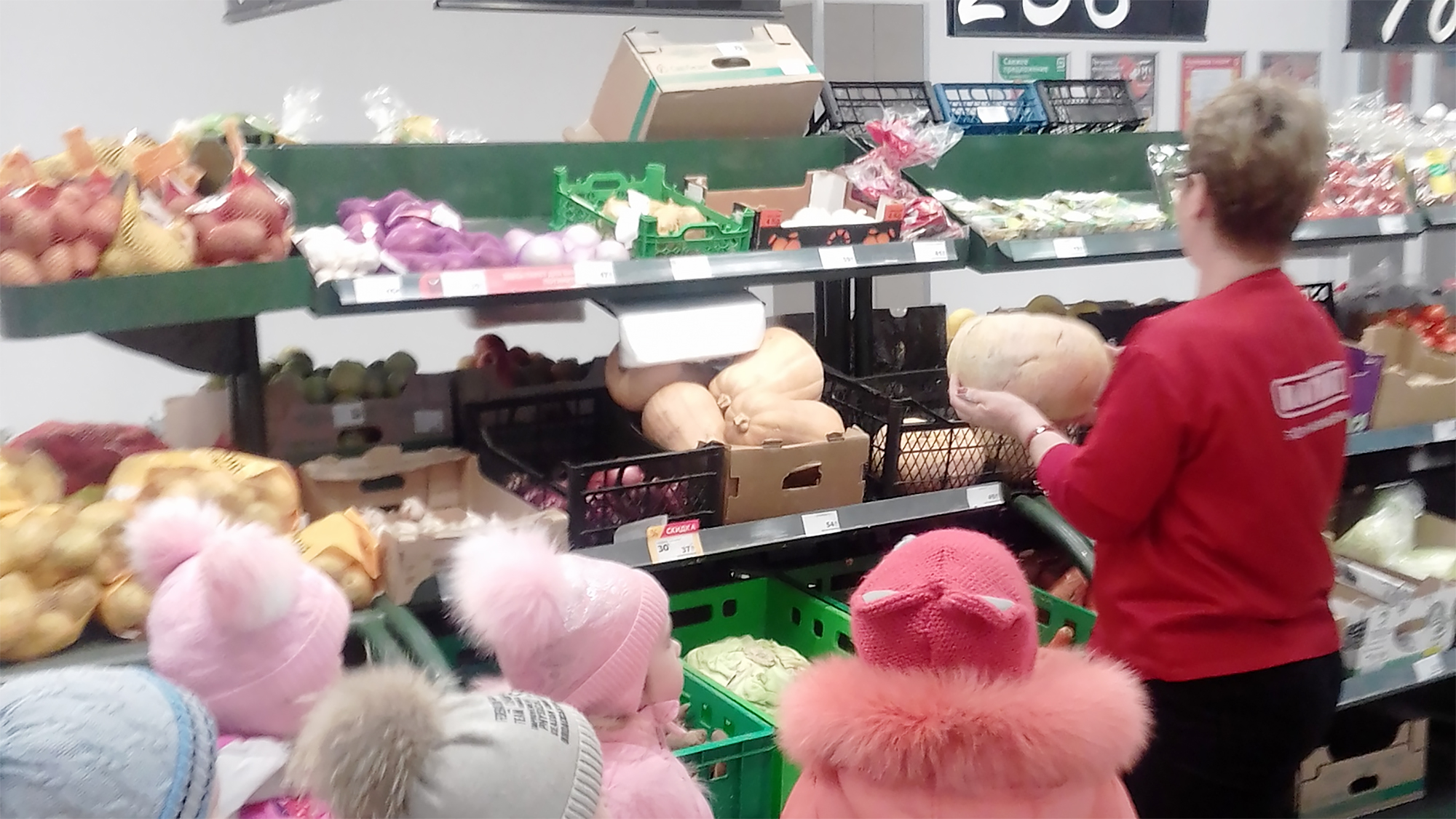 В Ржеве детсадовцев водили на экскурсию в продуктовый магазин