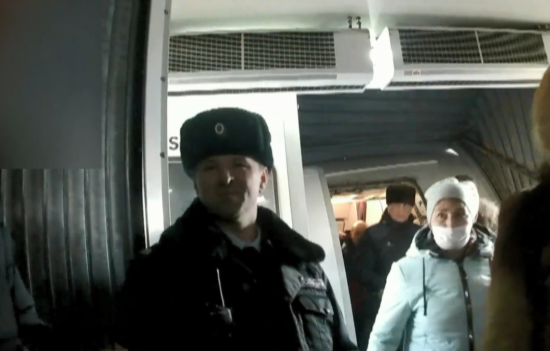 Курил и ругался: полицейские задержали авиадебошира в Екатеринбурге