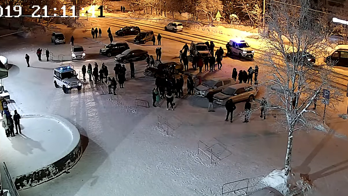 На молодежной дискотеке подростки избили полицейских