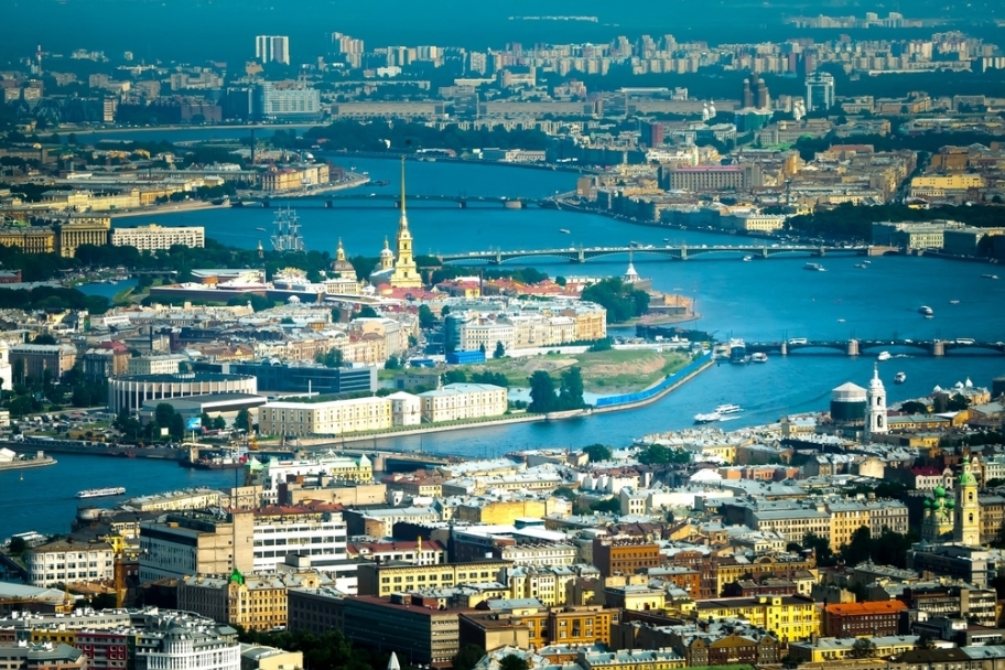 Мраморная лестница и дворцовая классика: сколько стоит самая дорогая квартира Петербурга