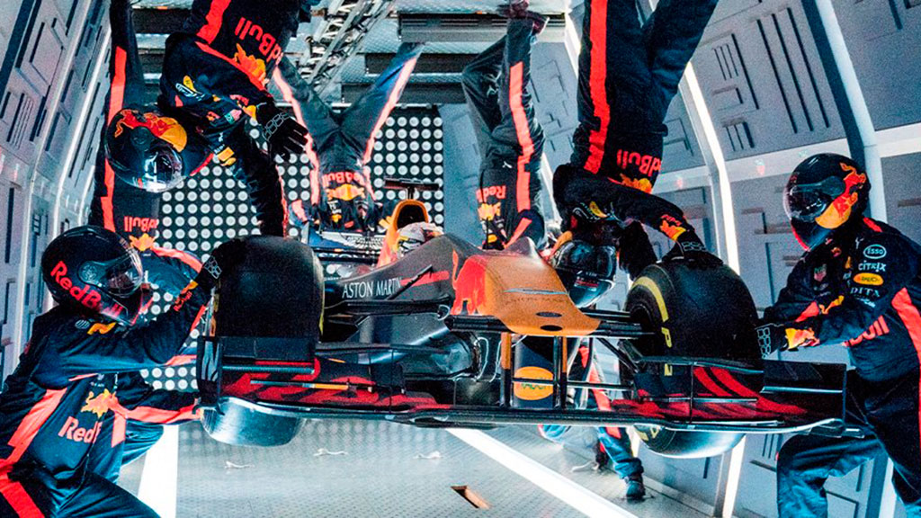 Переобулись в полете: Red Bull провел пит-стоп в невесомости