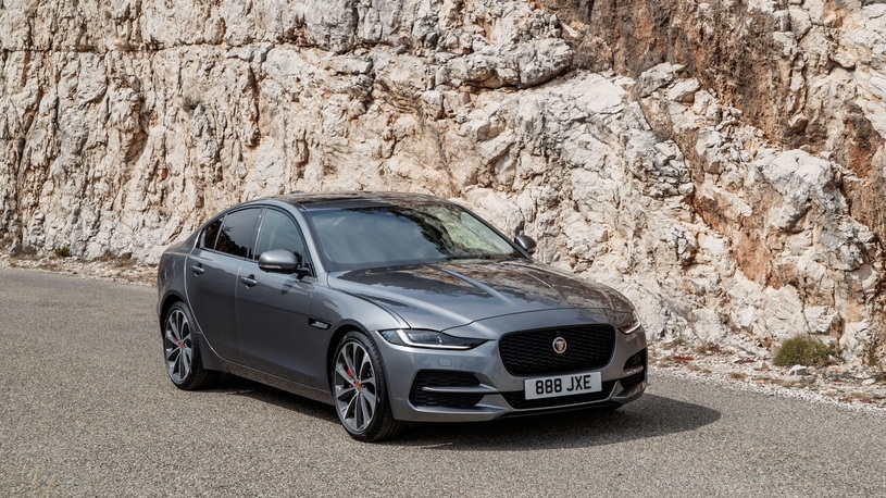 Обновленный Jaguar XE добрался до России