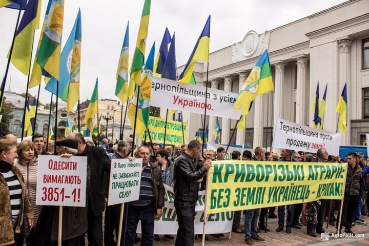 Россиянам запретят покупать землю сельскохозяйственного назначения на Украине