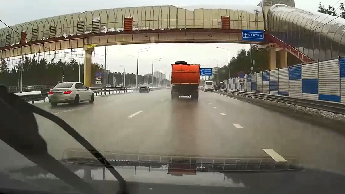 Неожиданное ДТП в Воронеже попало на видео