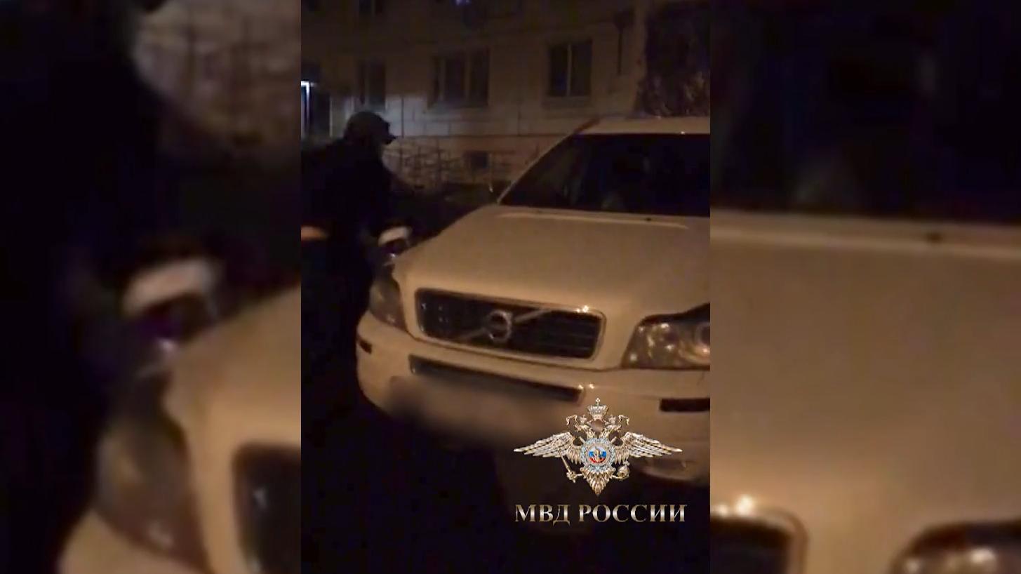 Трое мужчин коверкали иномарки по заказу автосервиса