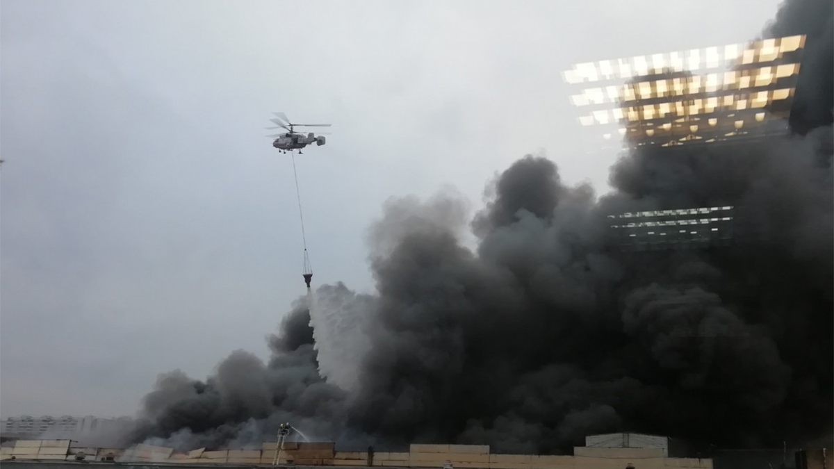 Площадь пожара на складе в Чертанове достигла 7 тысяч квадратных метров