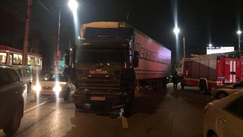 Грузовик протаранил 13 машин в Волгограде