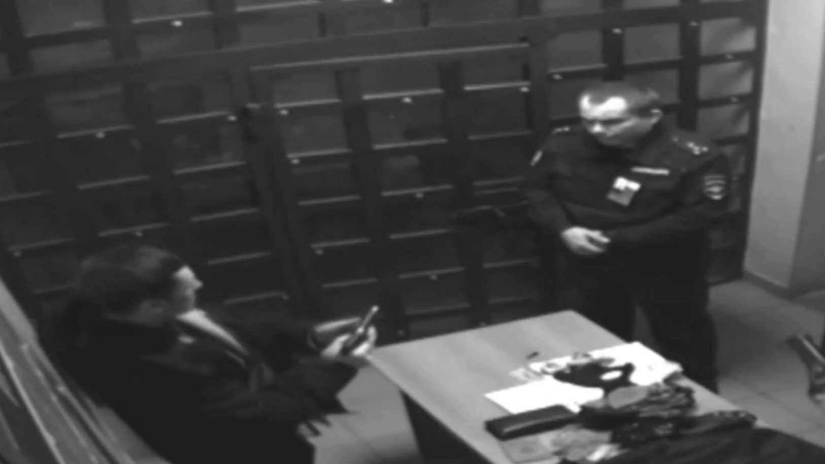 Заклинивший затвор пистолета спас жизнь полицейским под Сыктывкаром