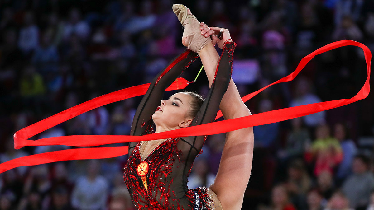 Дина Аверина выиграла упражнения с лентой на московском этапе Гран-при