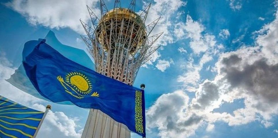 Президент Казахстана расширил полномочия бывшего главы государства