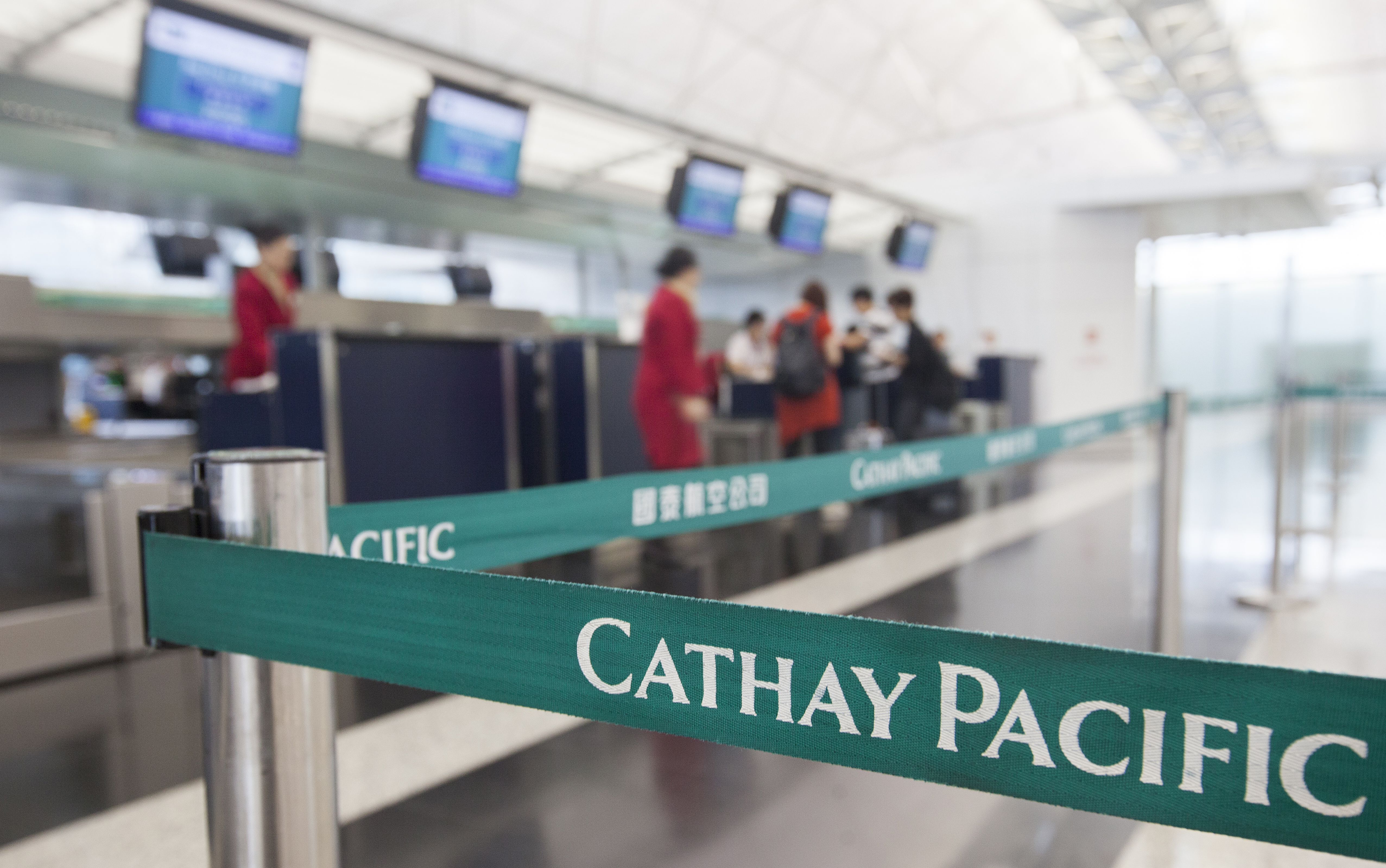 Глава авиакомпании Cathay Pacific призвал 27 тысяч сотрудников уйти в неоплачиваемый отпуск