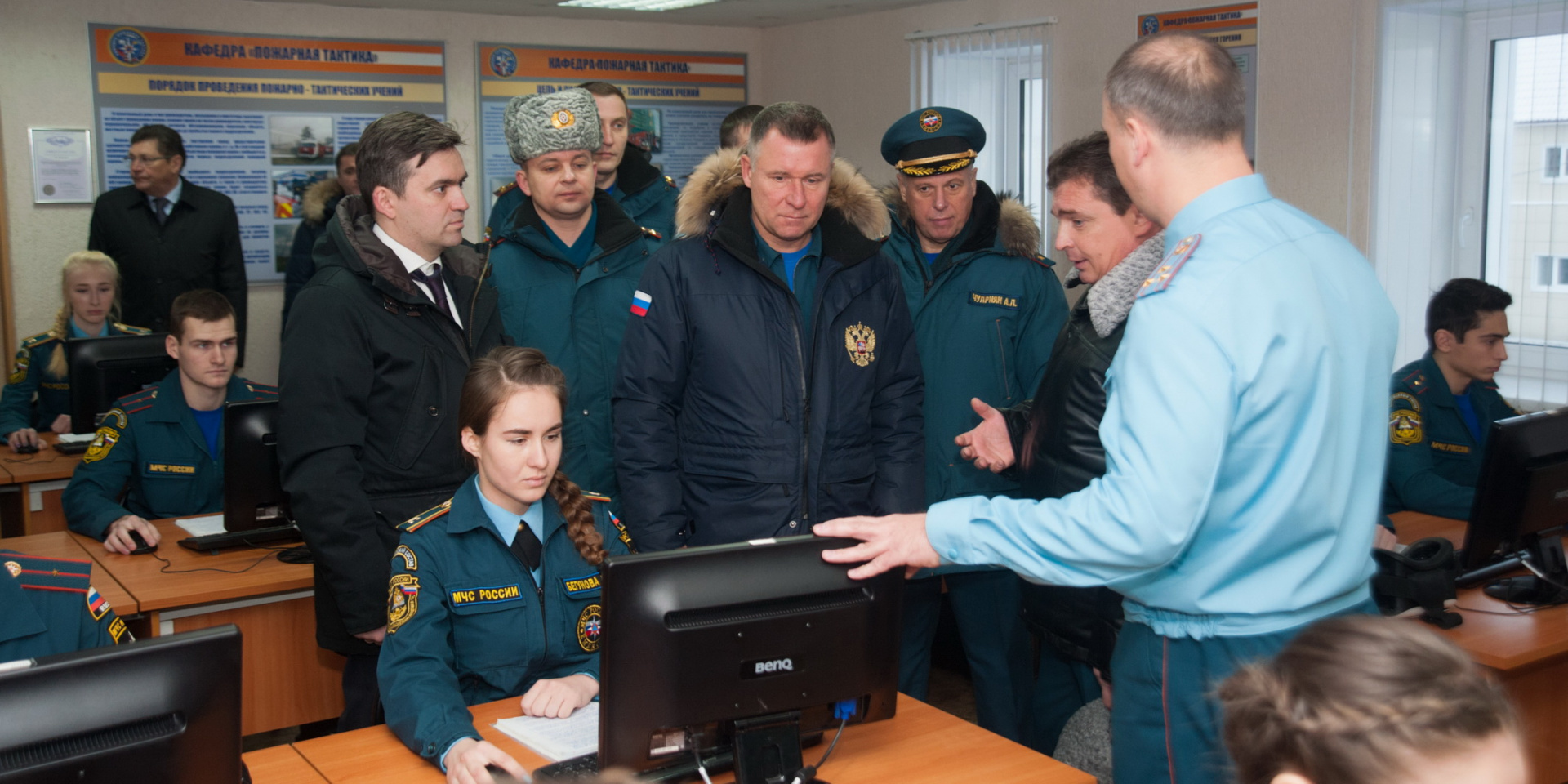 Глава МЧС Зиничев знакомится с Ивановской пожарно-спасательной академией