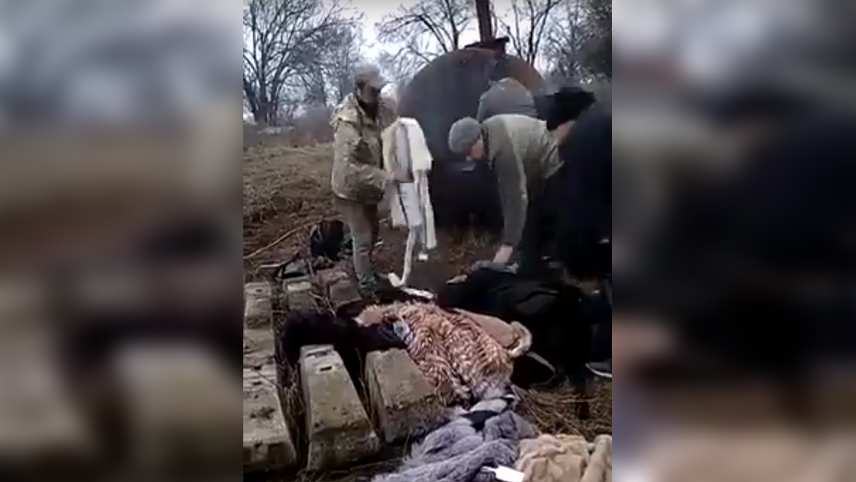 В Батайске сожгли 68 новых натуральных шуб из-за неправильно закрепленных чипов