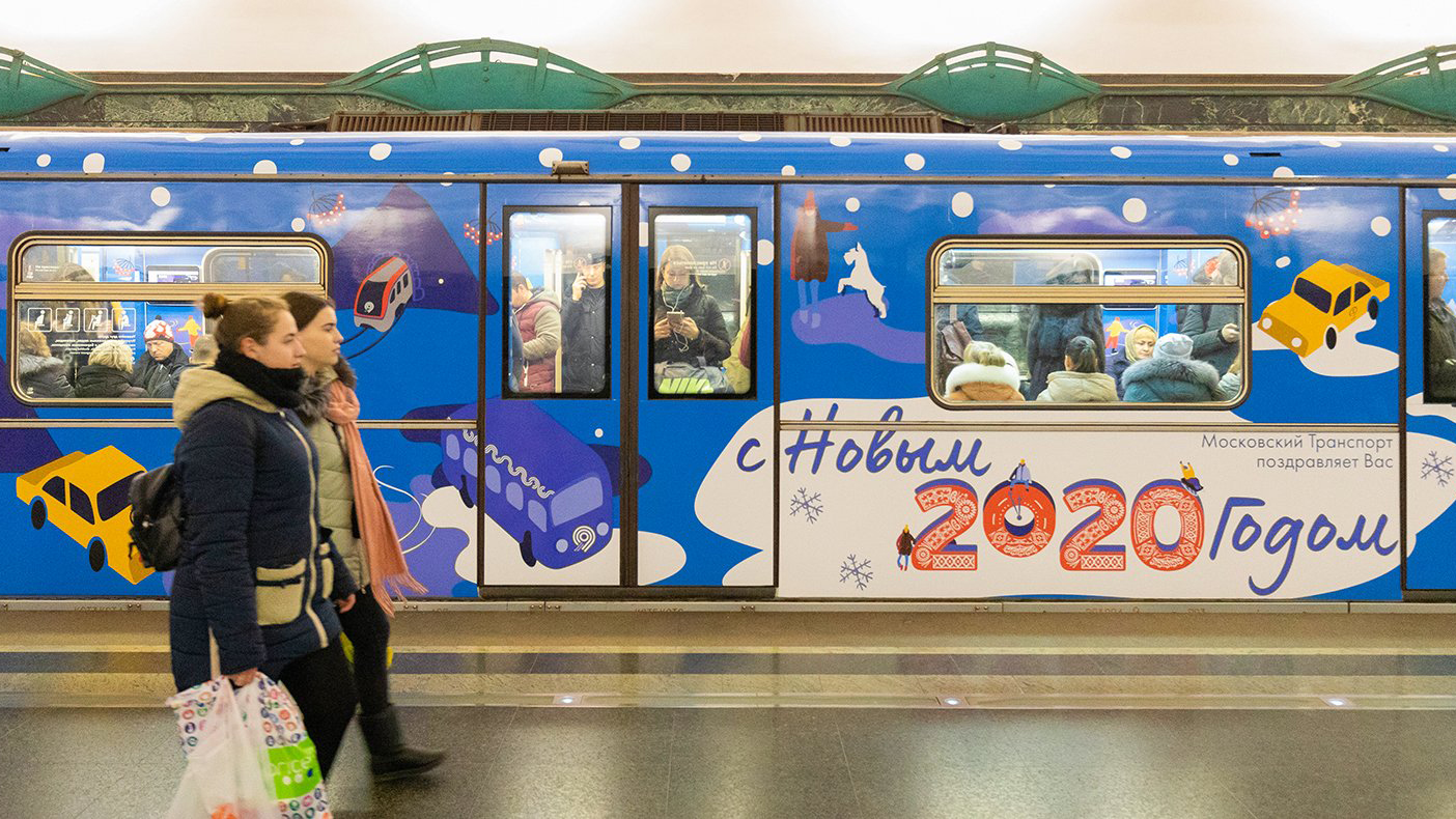 Первые новогодние поезда вышли на линии московского метро