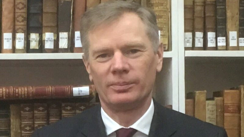 Посол Британии в Тегеране заявил, что шел не на демонстрацию, а на бдение