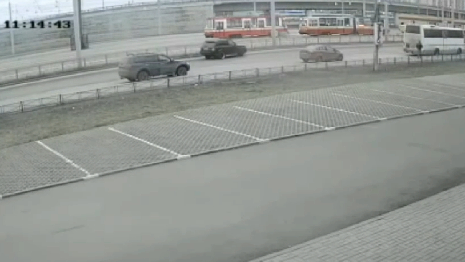 Сотрудник автомойки разбил угнанный у замглавы Ростуризма внедорожник