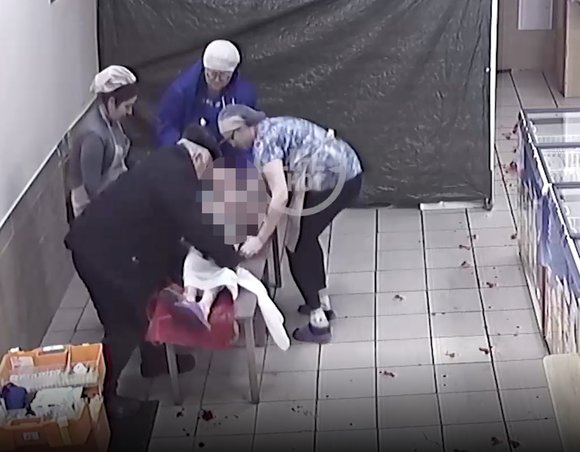 Омбудсмен рассказала о состоянии мальчика, чью семью зарезал пьяный отчим