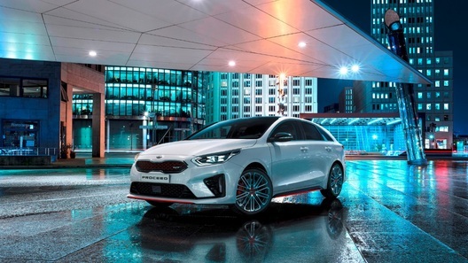 Kia рассказала, когда в России стартует "бюджетная Panamera"