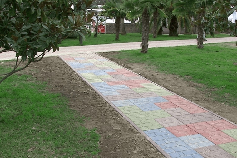 В Сочи сделали тротуар из переработанного пластика