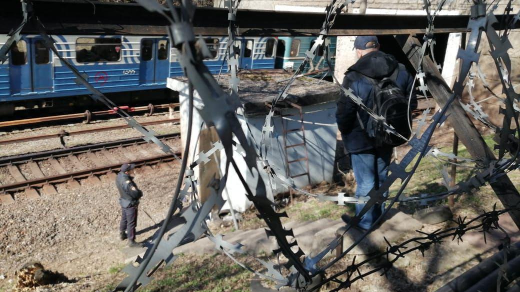 Захвативший сотрудницу метро мужчина с молотком требовал лететь на Марс