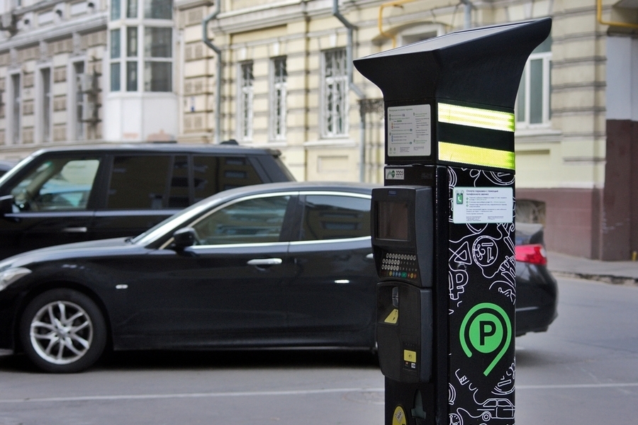 Парковки на улицах Москвы будут бесплатными в День народного единства
