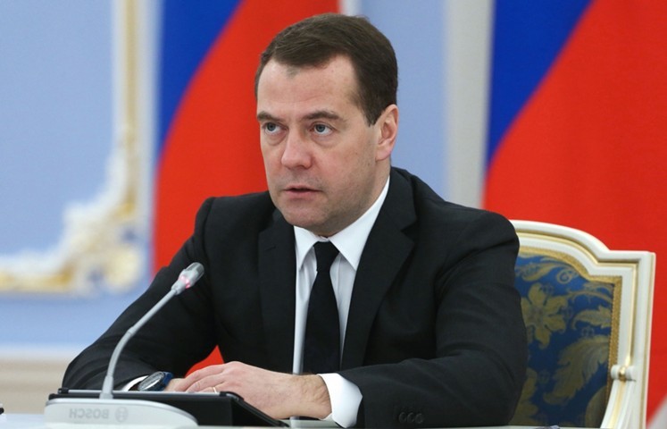 Медведев призвал использовать деньги ФНБ с умом и принять закон о защите инвесторов