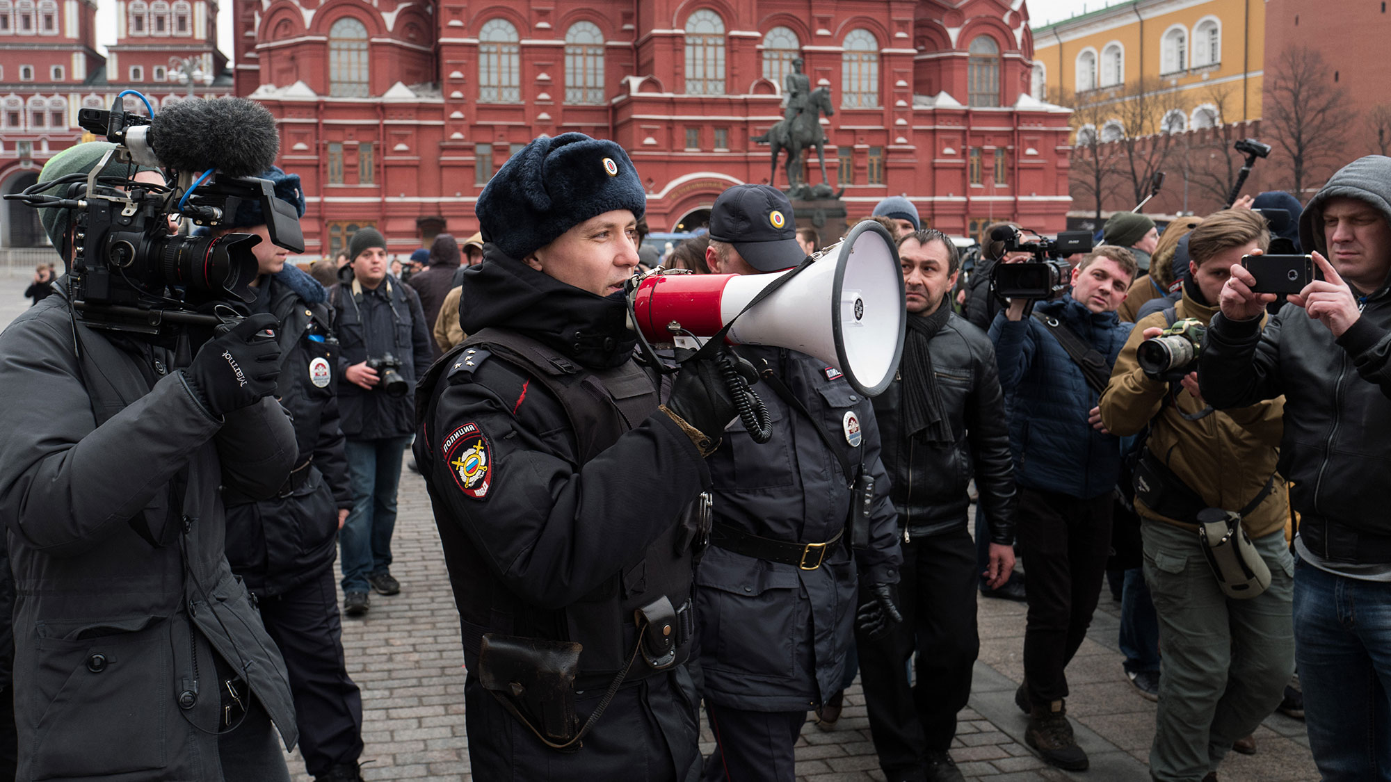 Сенаторы одобрили право полиции предостерегать граждан