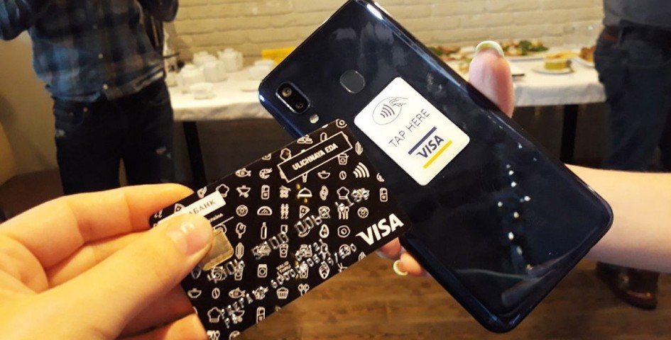 Смартфоны превратят в терминалы по оплате товаров и услуг