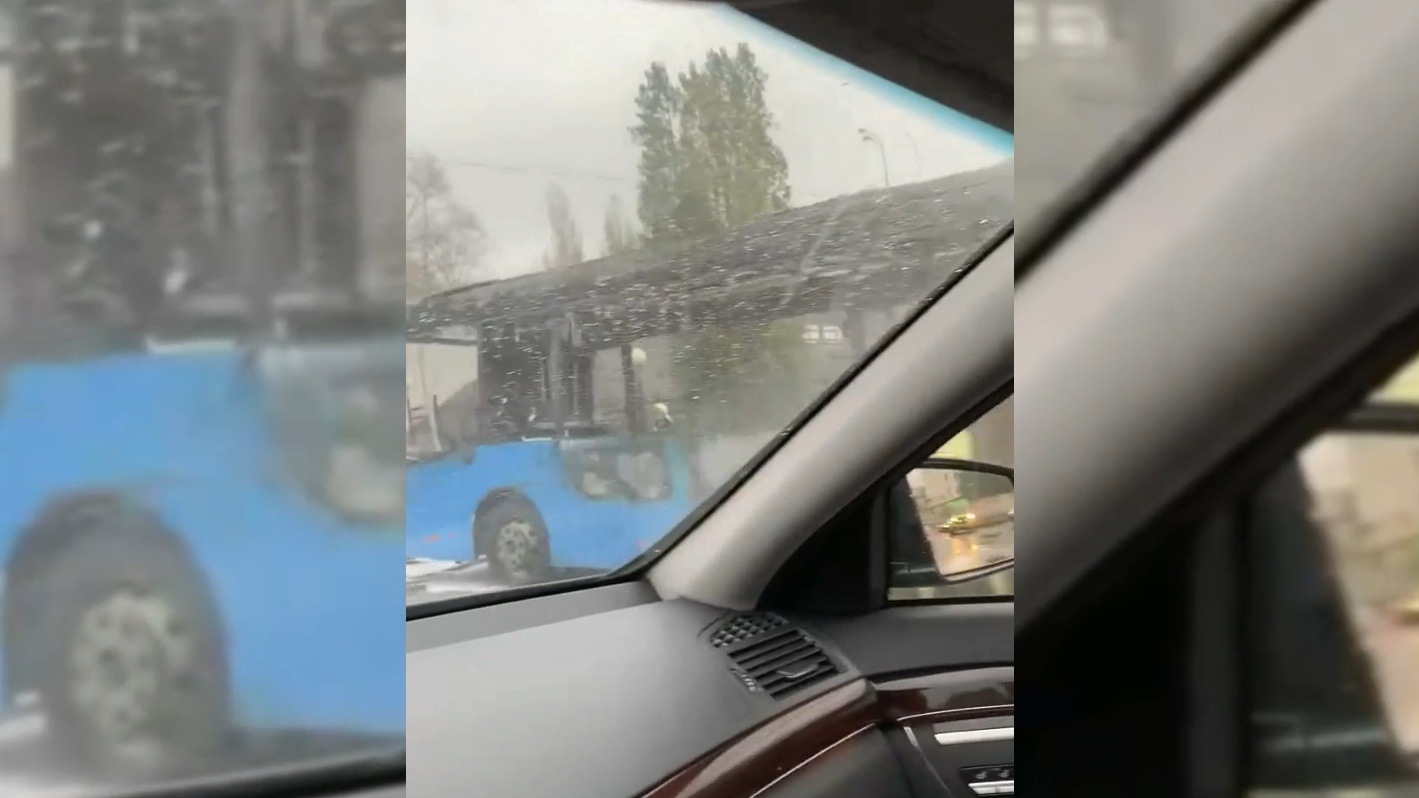 Автобус загорелся на ходу на юго-востоке Москвы