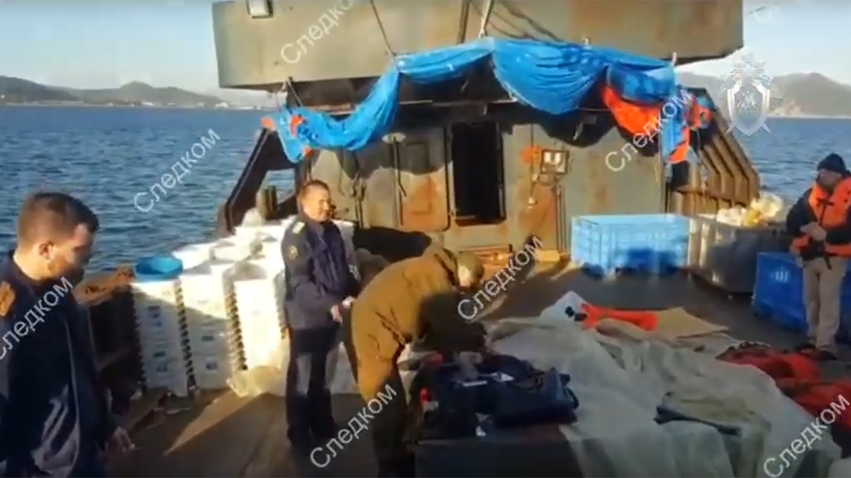 Опубликовано видео осмотра шхуны со стрелявшими в пограничников корейскими браконьерами