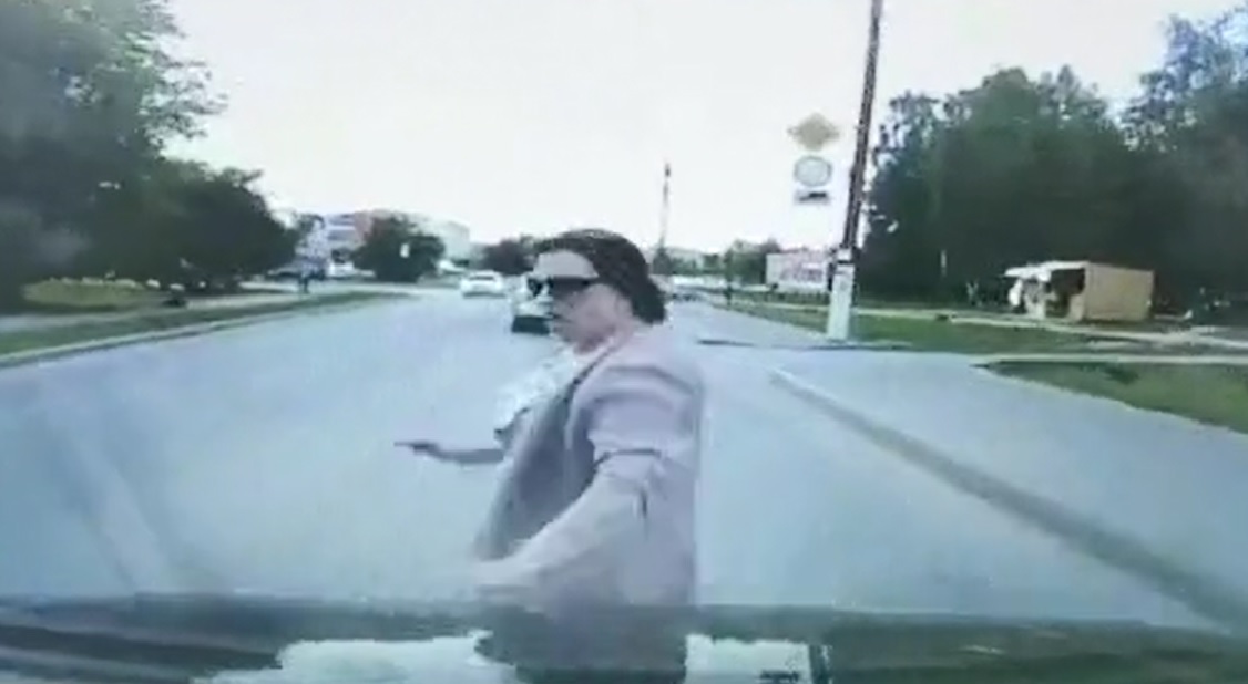 Водитель снес женщину-пешехода в Марий Эл. Видео