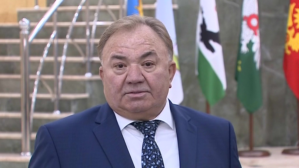 Руководитель Ингушетии сыграл с юной шахматисткой