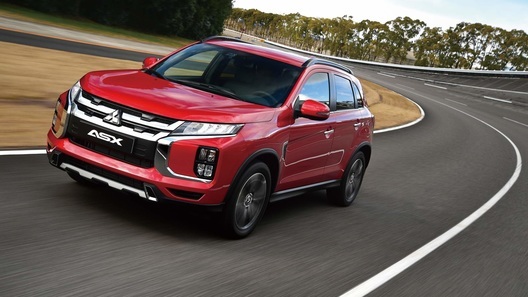 Кроссоверу Mitsubishi ASX подправили "Икс-фейс"