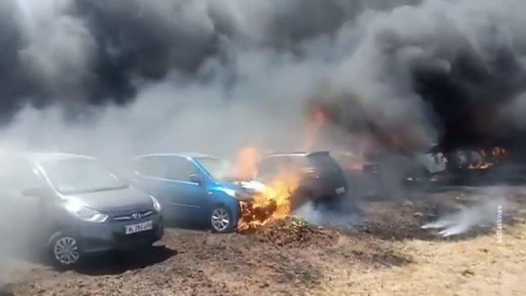 Пожар у аэродрома в Бангалоре уничтожил около трехсот транспортных средств