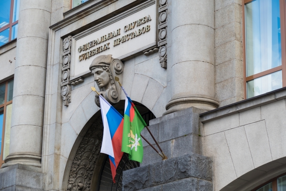 Судебные приставы спели для должников